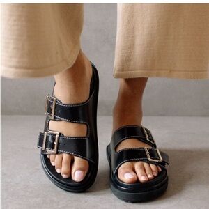 ALOHAS Black Buckle Sandals